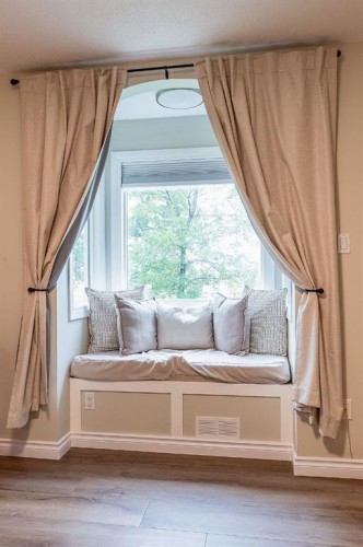 22 5 Avenue, Seven Persons, AB - Indoor