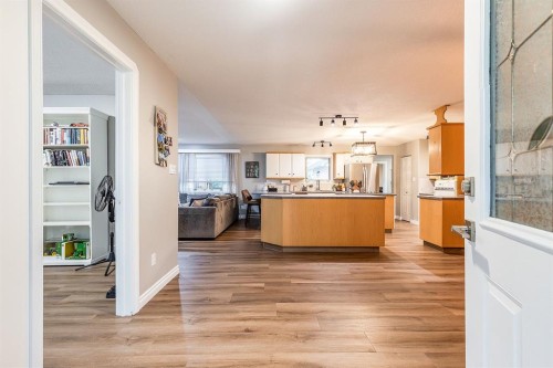 22 5 Avenue, Seven Persons, AB - Indoor