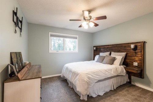 22 5 Avenue, Seven Persons, AB - Indoor Photo Showing Bedroom
