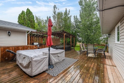 22 5 Avenue, Seven Persons, AB - Outdoor With Deck Patio Veranda With Exterior