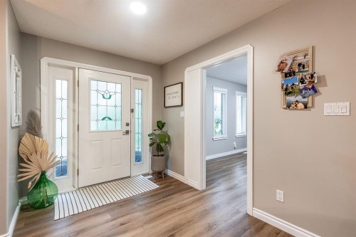 22 5 Avenue, Seven Persons, AB - Indoor Photo Showing Other Room