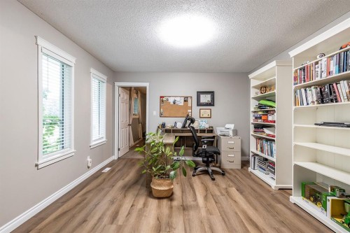 22 5 Avenue, Seven Persons, AB - Indoor Photo Showing Office