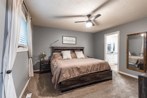 22 5 Avenue, Seven Persons, AB - Indoor Photo Showing Bedroom