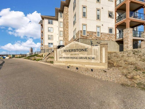427-201 River Ridge Drive NW Medicine Hat, AB T1A 8V5