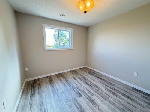 418 Main Street North, Redcliff, AB - Indoor Photo Showing Other Room