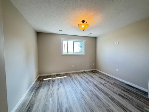 418 Main Street North, Redcliff, AB - Indoor Photo Showing Other Room