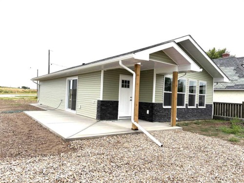 418 Main Street NORTH Redcliff, AB T0J 2P2