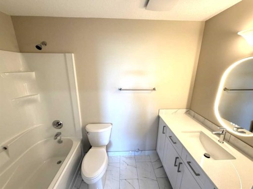 418 Main Street North, Redcliff, AB - Indoor Photo Showing Bathroom