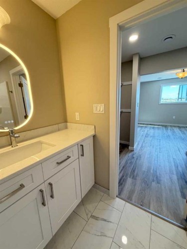418 Main Street North, Redcliff, AB - Indoor