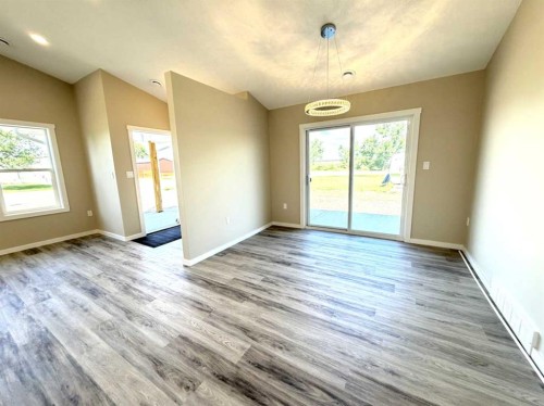 418 Main Street North, Redcliff, AB - Indoor Photo Showing Other Room