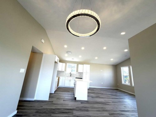 418 Main Street North, Redcliff, AB - Indoor Photo Showing Other Room