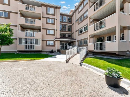 119-22 Park Meadows Drive SE Medicine Hat, AB T1B 4E8