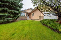 93 Park Meadows Court SE Medicine Hat, AB T1B 4C3