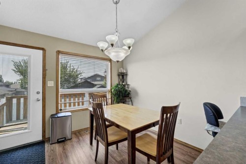 402 Stratton Way Se, Medicine Hat, AB - Indoor Photo Showing Dining Room