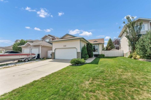 402 Stratton Way SE Medicine Hat, AB T1B 4N2