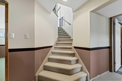 402 Stratton Way Se, Medicine Hat, AB - Indoor Photo Showing Other Room