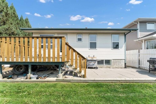 402 Stratton Way Se, Medicine Hat, AB - Outdoor