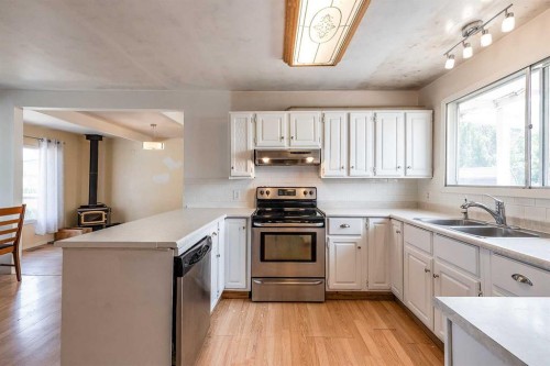 9 Heather Court, Irvine, AB 