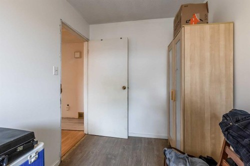 9 Heather Court, Irvine, AB 