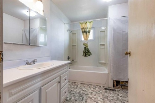 9 Heather Court, Irvine, AB 