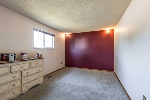 9 Heather Court, Irvine, AB 