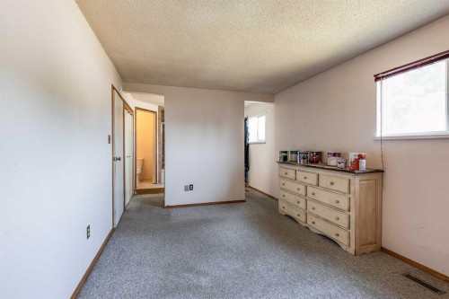 9 Heather Court, Irvine, AB 