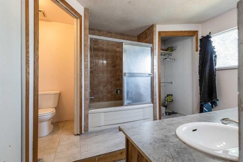 9 Heather Court, Irvine, AB 