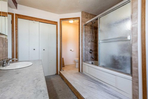 9 Heather Court, Irvine, AB 