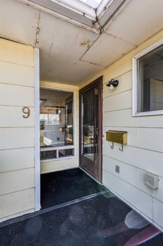 9 Heather Court, Irvine, AB 