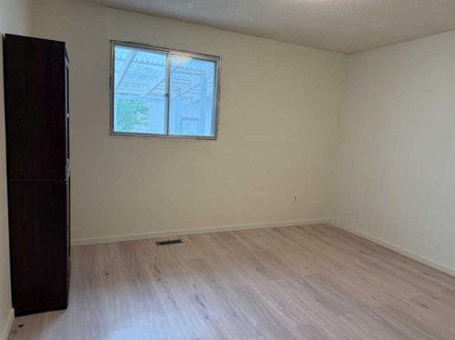 9 Heather Court, Irvine, AB 