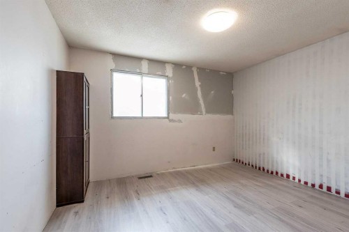 9 Heather Court, Irvine, AB 