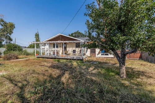 9 Heather Court, Irvine, AB 