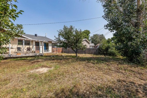 9 Heather Court, Irvine, AB 