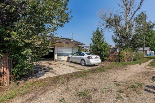 9 Heather Court, Irvine, AB 