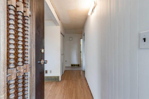 9 Heather Court, Irvine, AB 