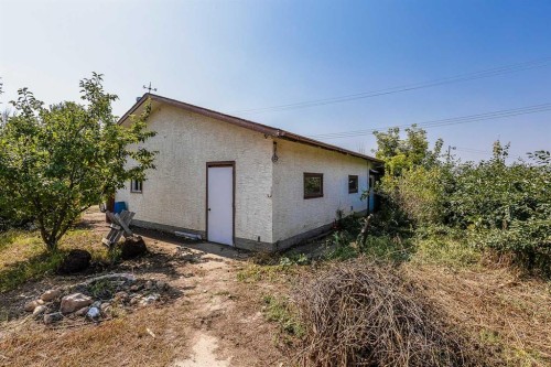 9 Heather Court, Irvine, AB 