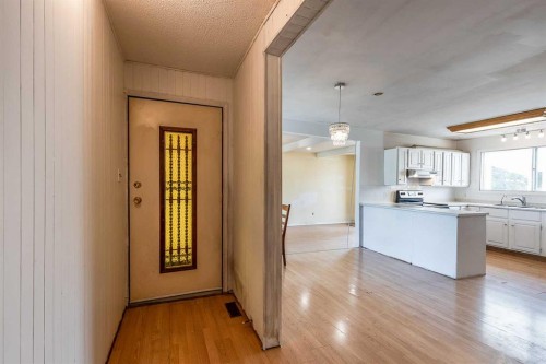 9 Heather Court, Irvine, AB 