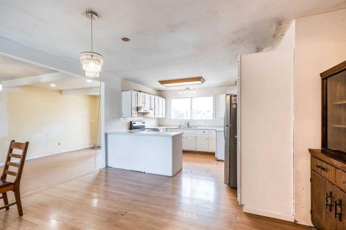 9 Heather Court, Irvine, AB 
