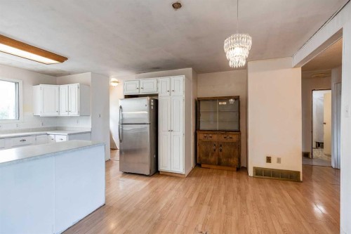 9 Heather Court, Irvine, AB 