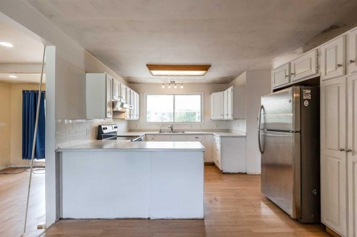 9 Heather Court, Irvine, AB 