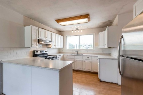 9 Heather Court, Irvine, AB 