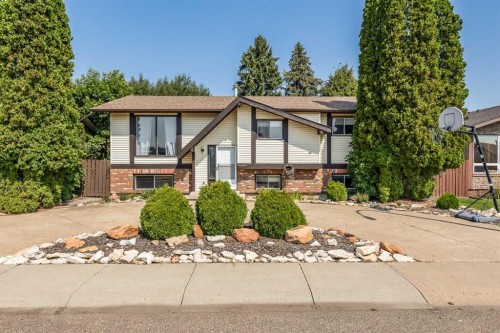 16 Rossdale Street SE Medicine Hat, AB T1B 1X4