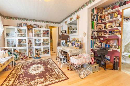 106 2 Street Ne, Redcliff, AB - Indoor