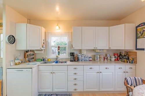 106 2 Street Ne, Redcliff, AB - Indoor Photo Showing Kitchen With Double Sink