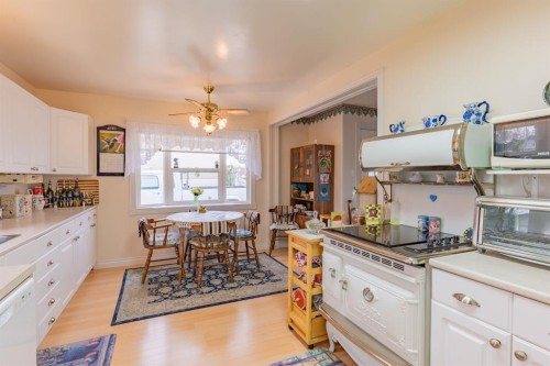 106 2 Street Ne, Redcliff, AB - Indoor