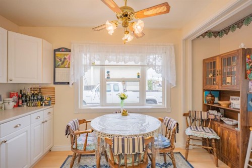 106 2 Street Ne, Redcliff, AB - Indoor Photo Showing Dining Room