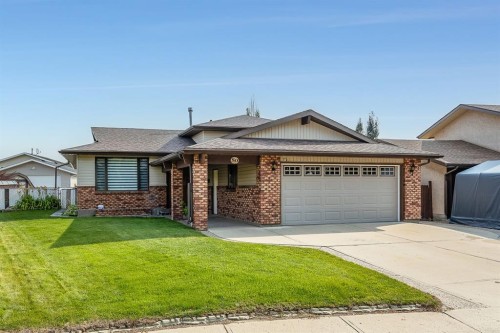 80 Carry Crescent SE Medicine Hat, AB T1B 3J8