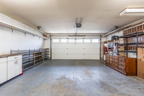 80 Carry Crescent Se, Medicine Hat, AB - Indoor Photo Showing Garage