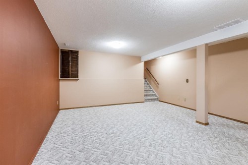 80 Carry Crescent Se, Medicine Hat, AB - Indoor Photo Showing Other Room