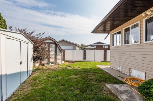 80 Carry Crescent Se, Medicine Hat, AB - Outdoor With Exterior
